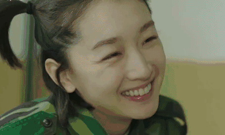 周冬雨父亲车祸去世母亲改嫁》周冬雨被假料看哭!