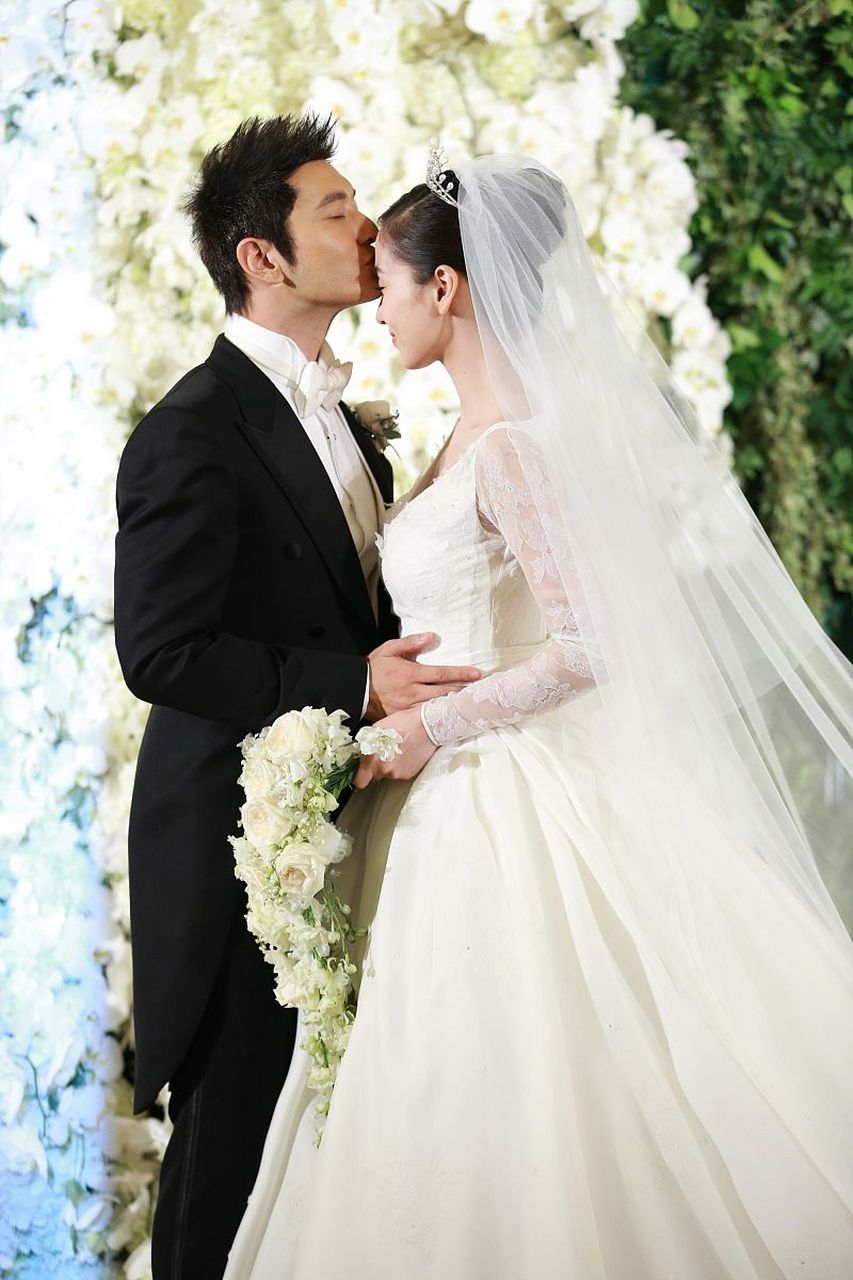 黄晓明和angelababy的世纪婚礼成为了一段难以忘怀的爱情故事.
