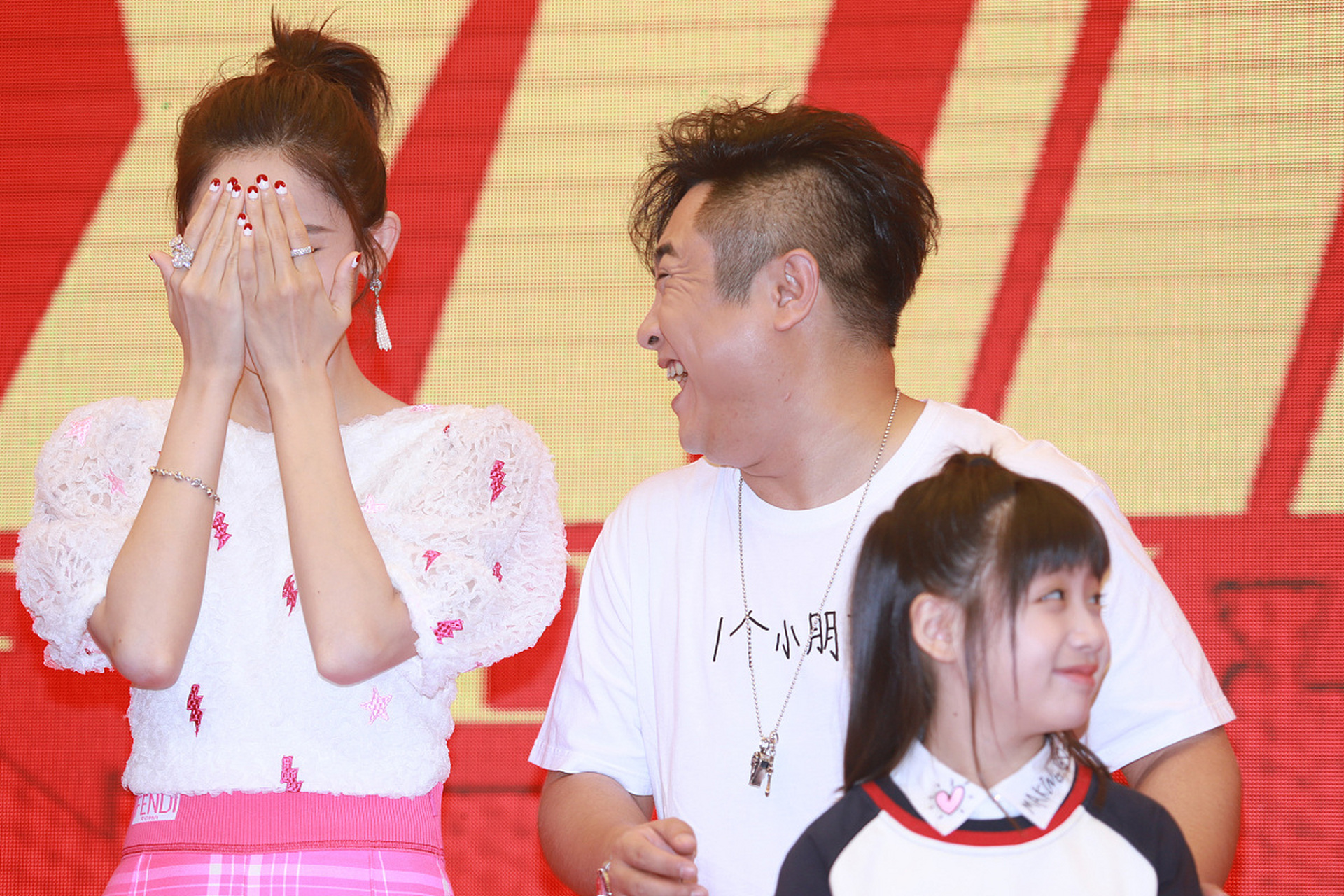 古力娜扎和乔杉同框,看起来就喜感十足!这算不算是,最萌身高差[嘻嘻]!