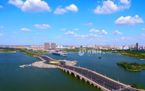 山东滨州市最有名的"中海公园,是新城区内重要的旅游景点