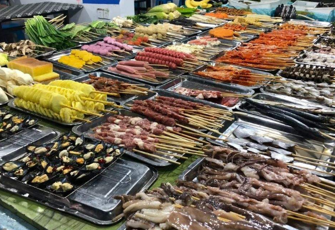 烧烤摊搞活动啤酒免费喝,会不会赔本?其中的"猫腻",你了解吗