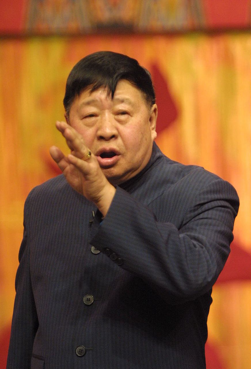 马季的儿子马东,在一次采访中谈到相声圈师承关系时说:我的父亲教过