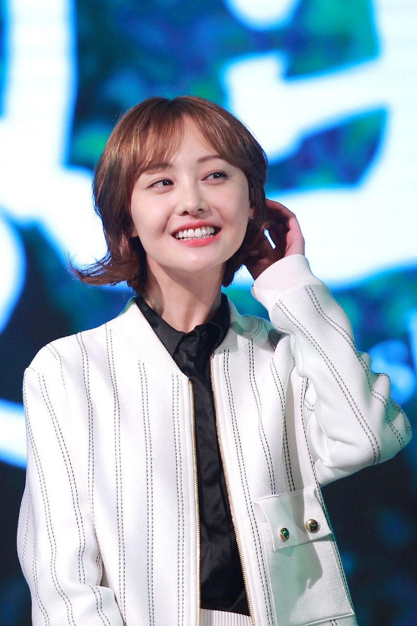 演员郑爽因代孕弃养,偷逃税被判赔9050万元.