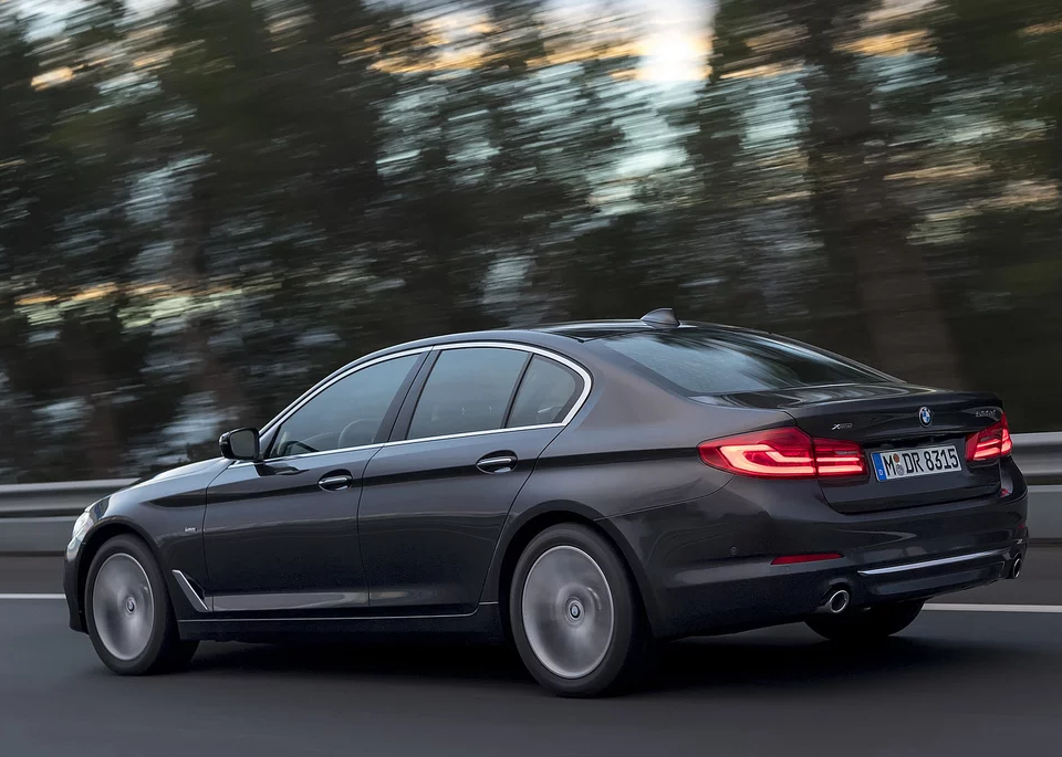 高端炫酷的宝马5系530d xdrive luxury line