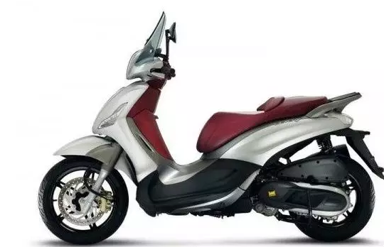 比亚乔发布新款350cc踏板车,单缸水冷30匹马力,但比vespa贵!