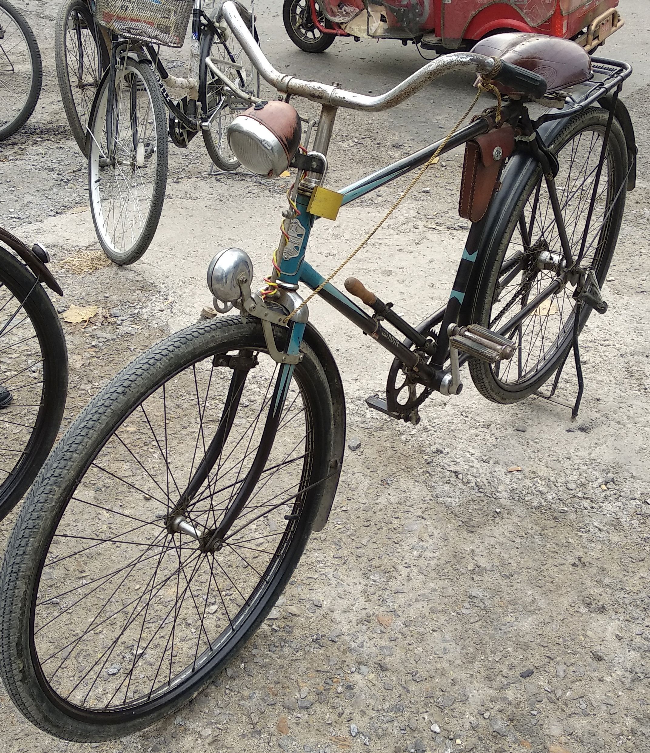 当年骑过的大梁你家还有这样的自行车吗?