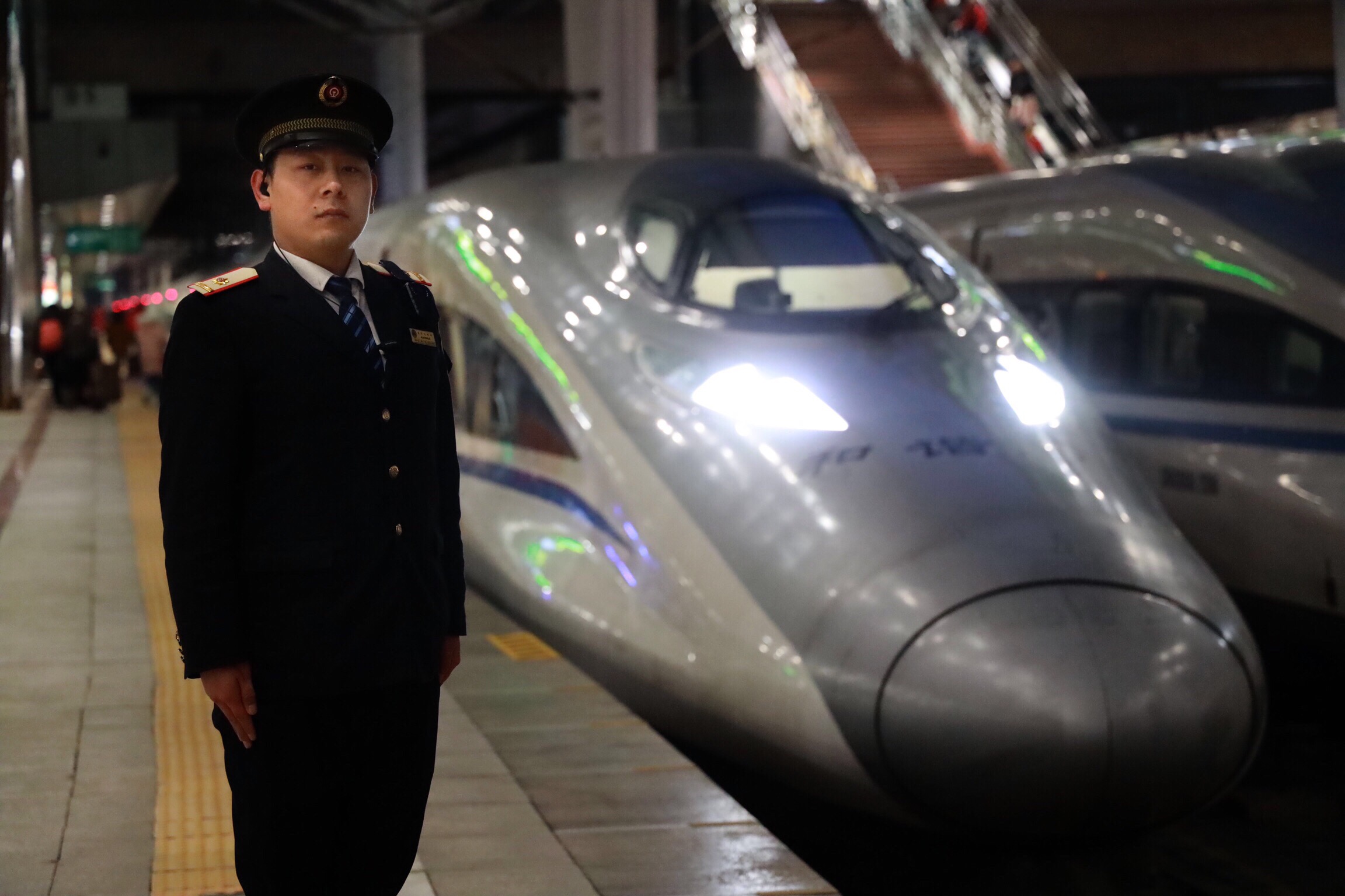 列车长尹力:日行两万步 两天万里路(3)