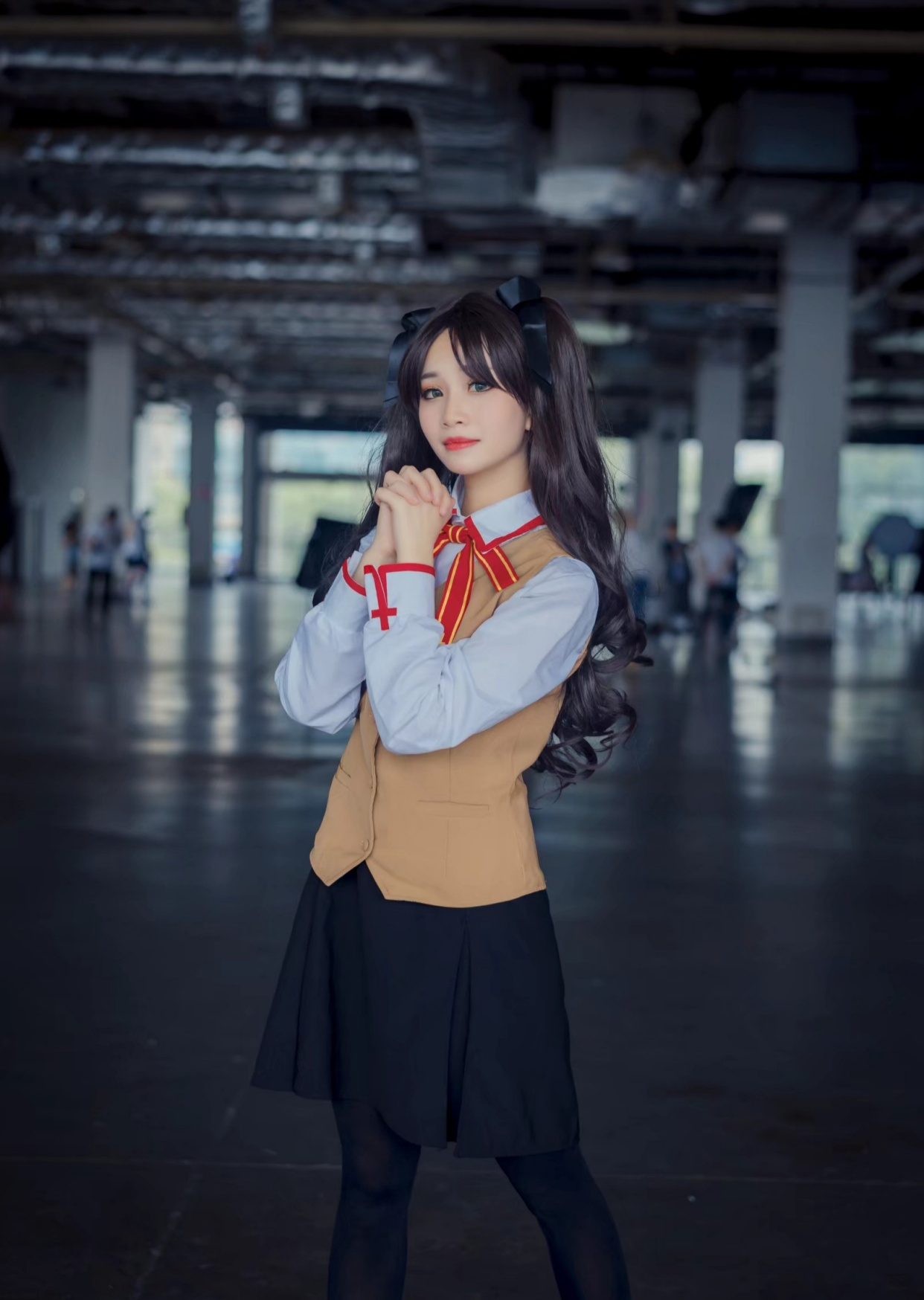 cosplay:在漫展遇见穿学生装的远坂凛,想一起去上学吗?