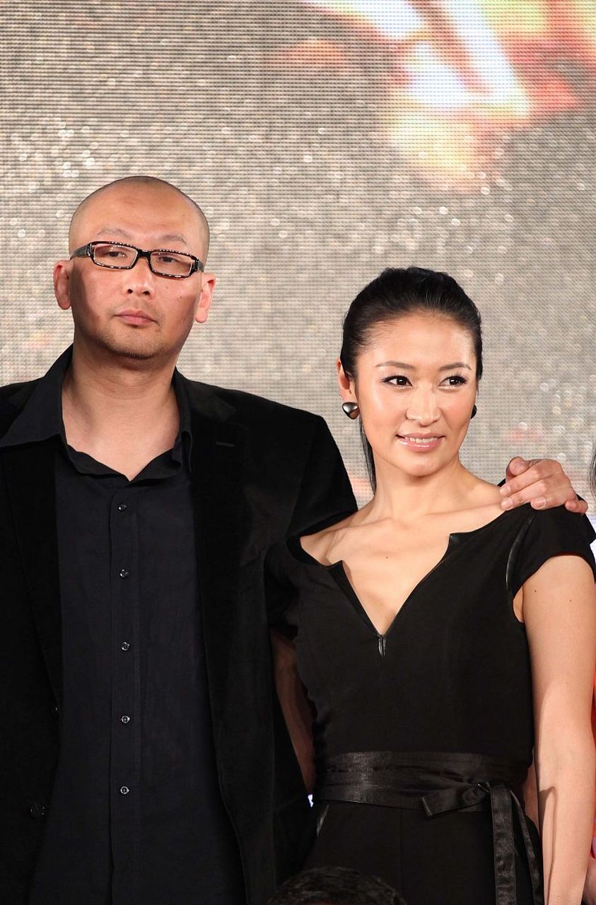 男主角管虎身高1米9,与女主角梁静(身高1米7)形成了宜人的身高差,宛如