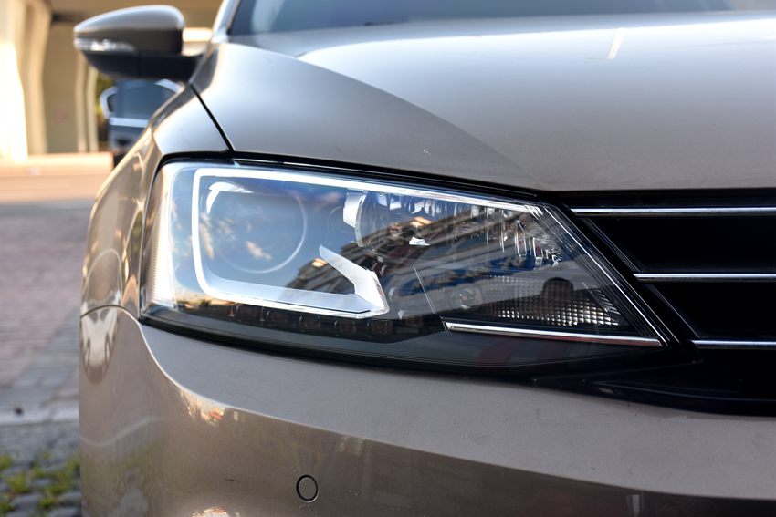 长春新速腾车灯升级高配原装双光透镜氙气灯改装案例