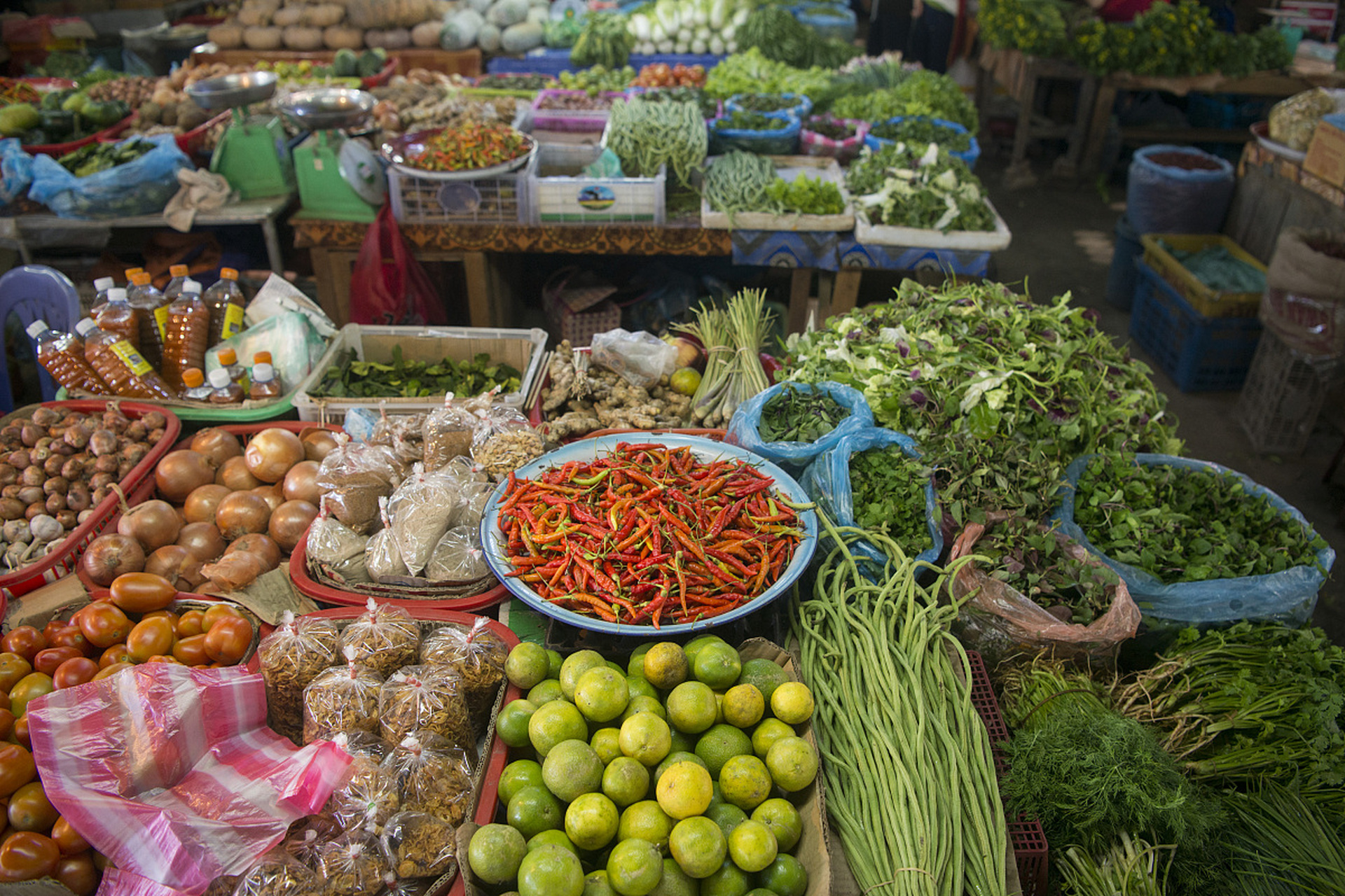 斯里兰卡的物价,贵的贵死,便宜的便宜要死  经过七个小时的连续飞行
