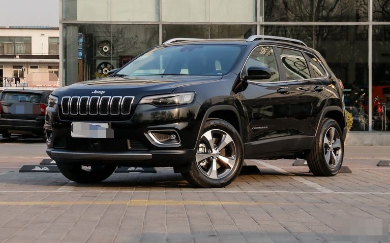 广汽菲克自由光,外形沉稳大气美观,内饰高端炫酷时尚精致