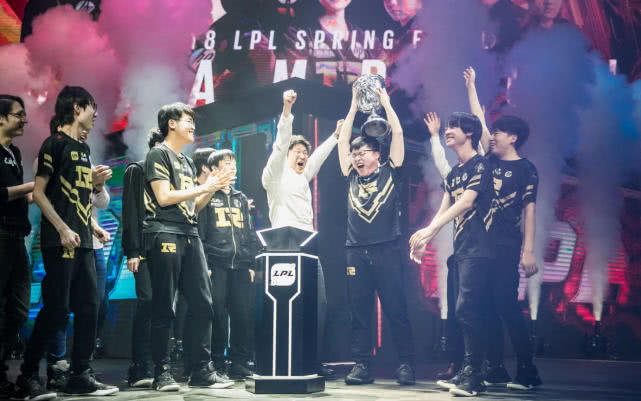 超甜!uzi女友为其准备暖心惊喜 这5张照片让人泪目