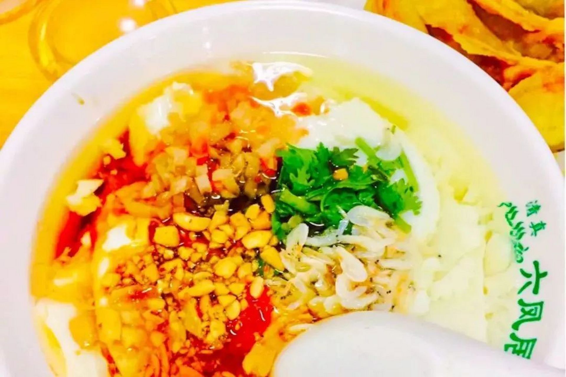 什锦豆腐涝是南京小吃,豆腐涝在南京又称"都不老",在南京话中就是豆腐
