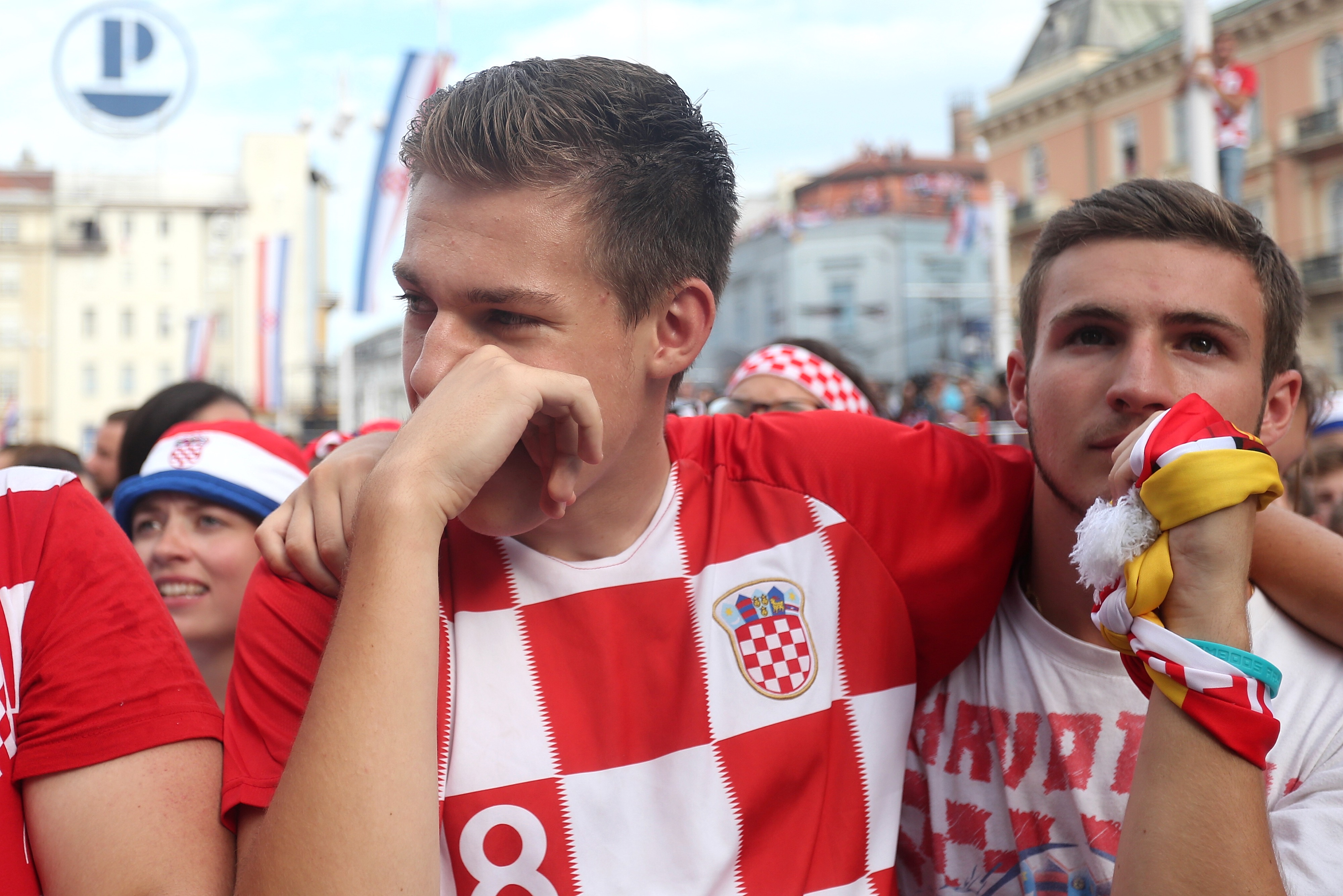 足球——憾失大力神杯 克罗地亚球迷心碎(4)