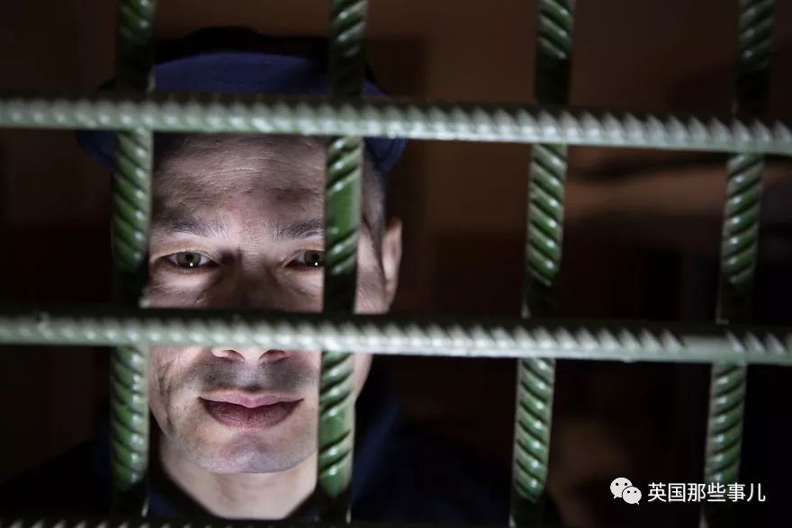 摄影师深入重刑监狱,拍下了这组来自连环杀手的冰冷凝视