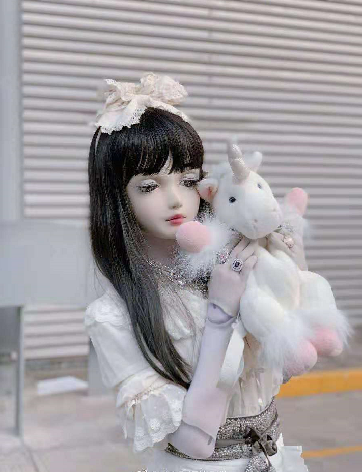 日本女生街头cos人偶,成片透露一种诡异的美,网友:不敢多看