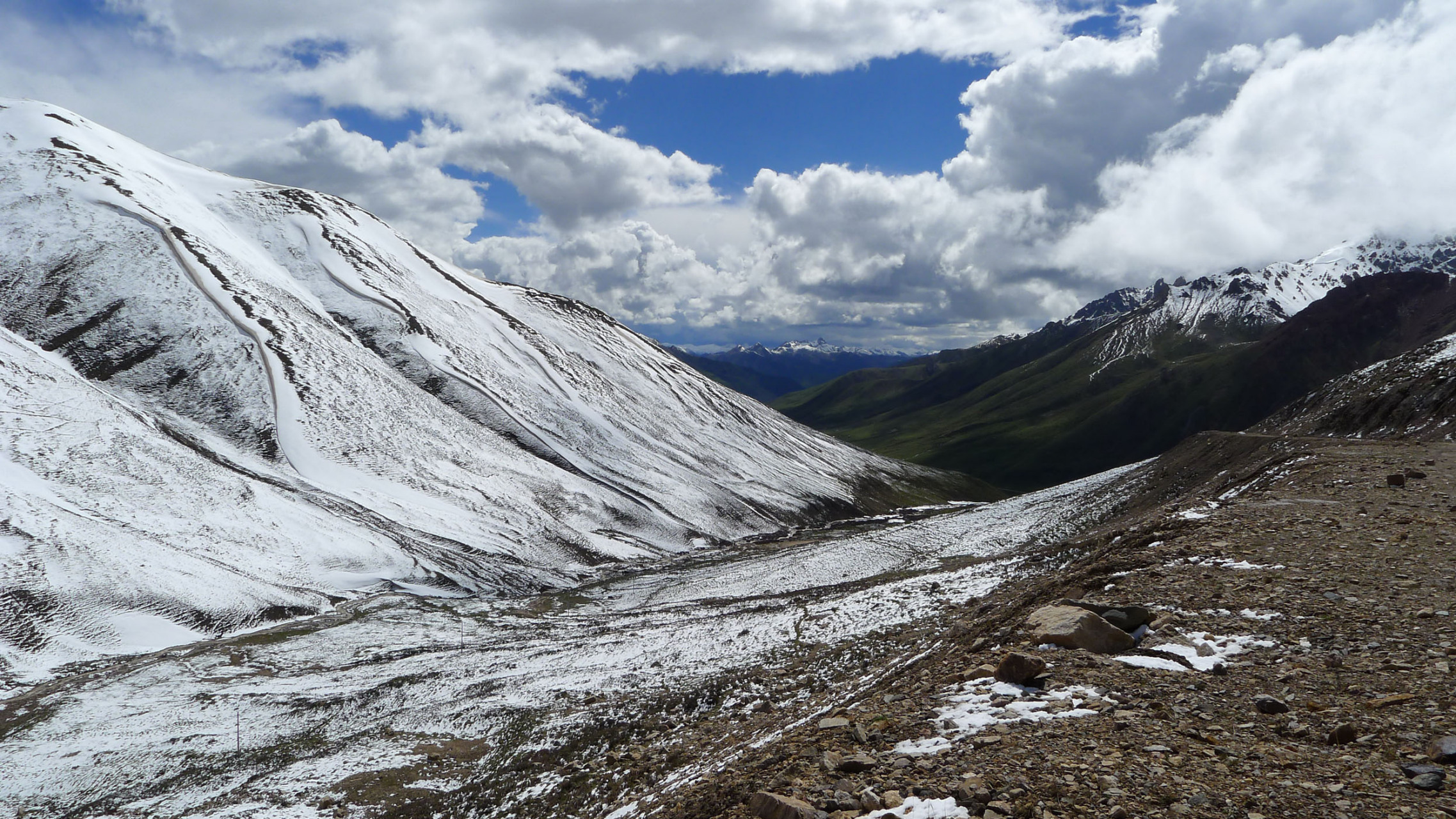 记忆中的那个味道##记忆中的那道风景# 昌都多拉神山是藏族佛教徒