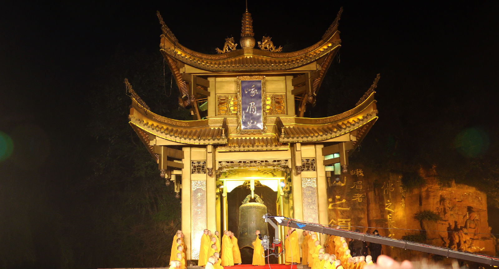 盤點香火旺盛的旅遊景點,從你所熟知的樂山報國寺,鎮江昭關石塔談起