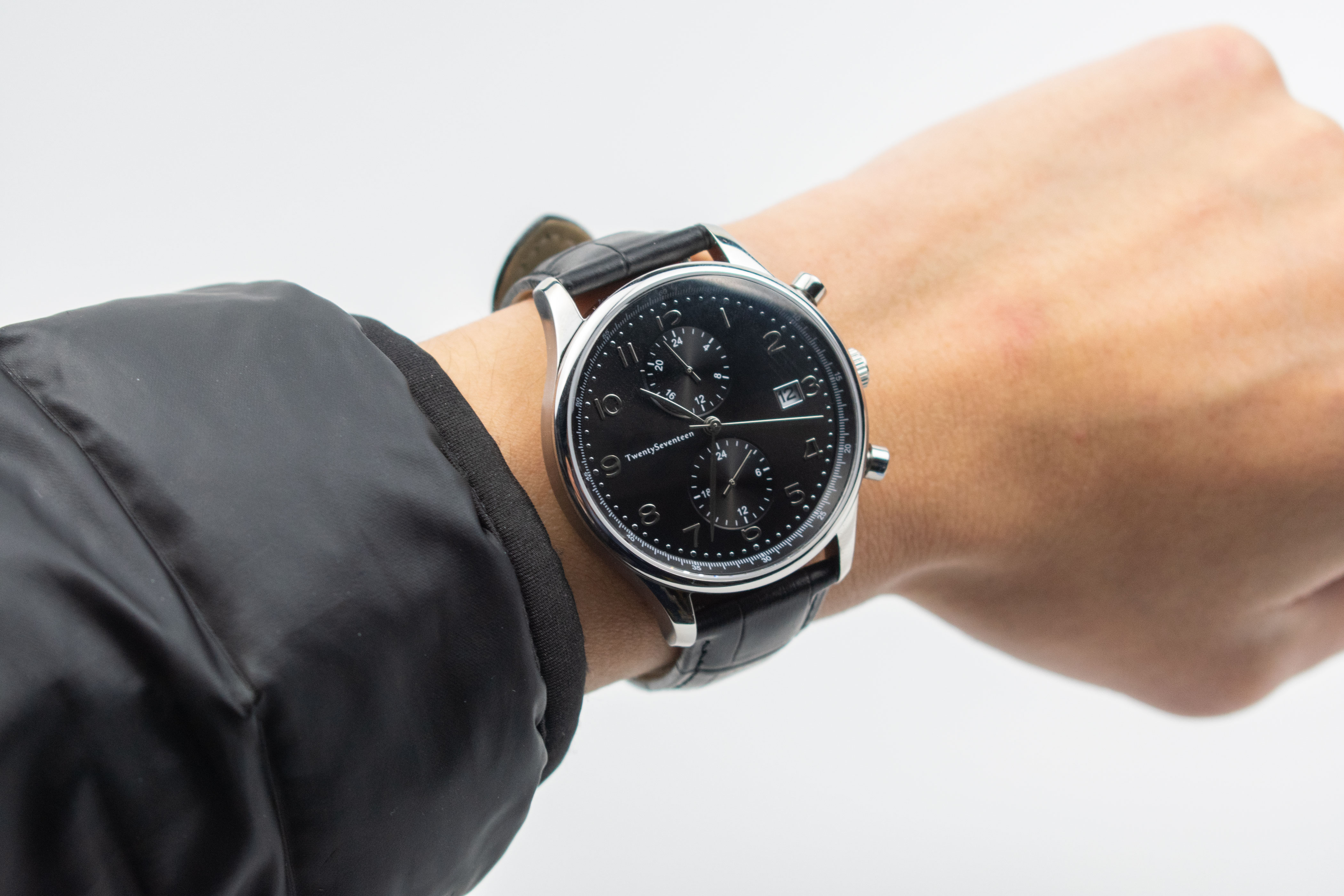 并且该款手表还支持50米的生活防水,可以在佩戴的情况下安心应对洗手