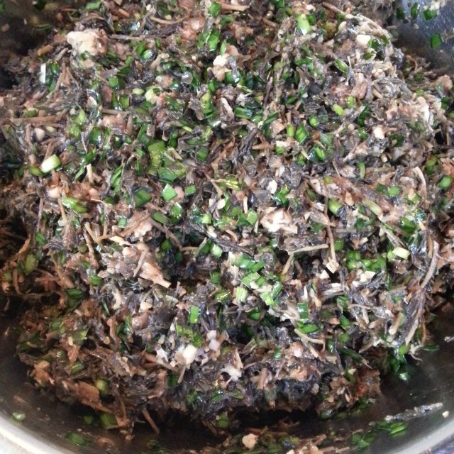 马齿苋馅水饺,皮薄馅大,鲜美多汁,一口一个味道太香了