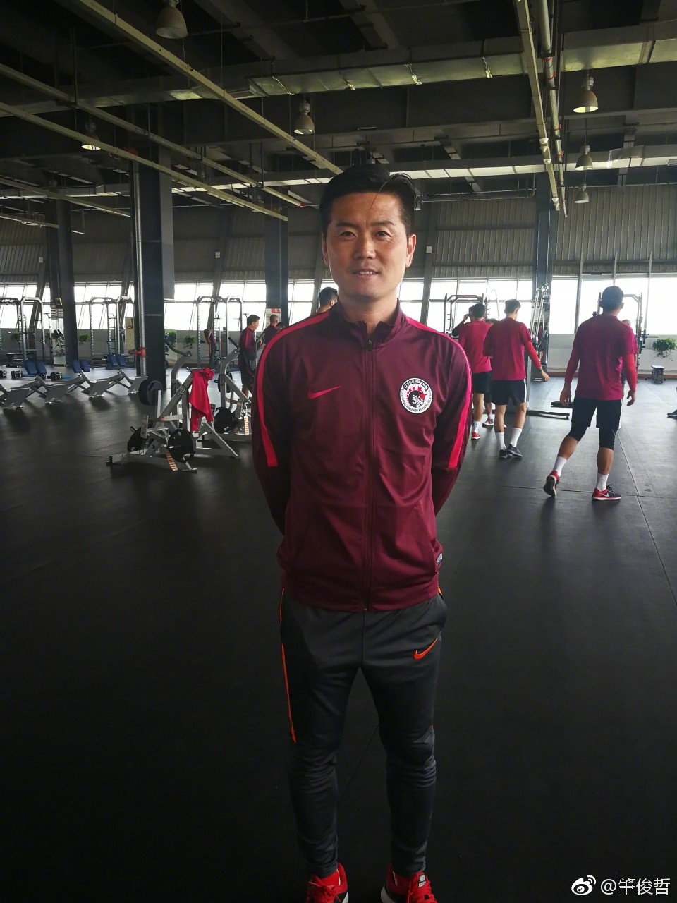 郝伟,现任山东鲁能足球俱乐部助理教练,辅佐主教练李霄鹏,帮助山东