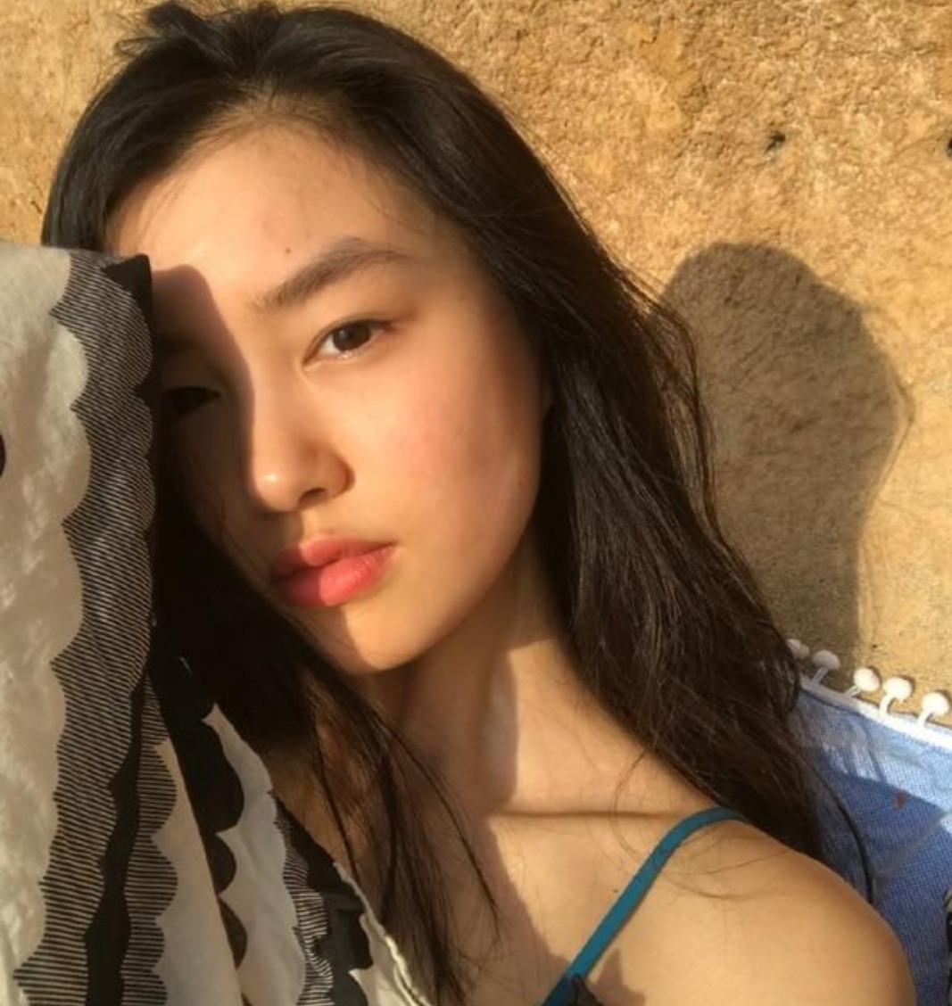 宁泽涛女友疑似维密超模,相识两年曾互相关注,二人近来都在巴黎