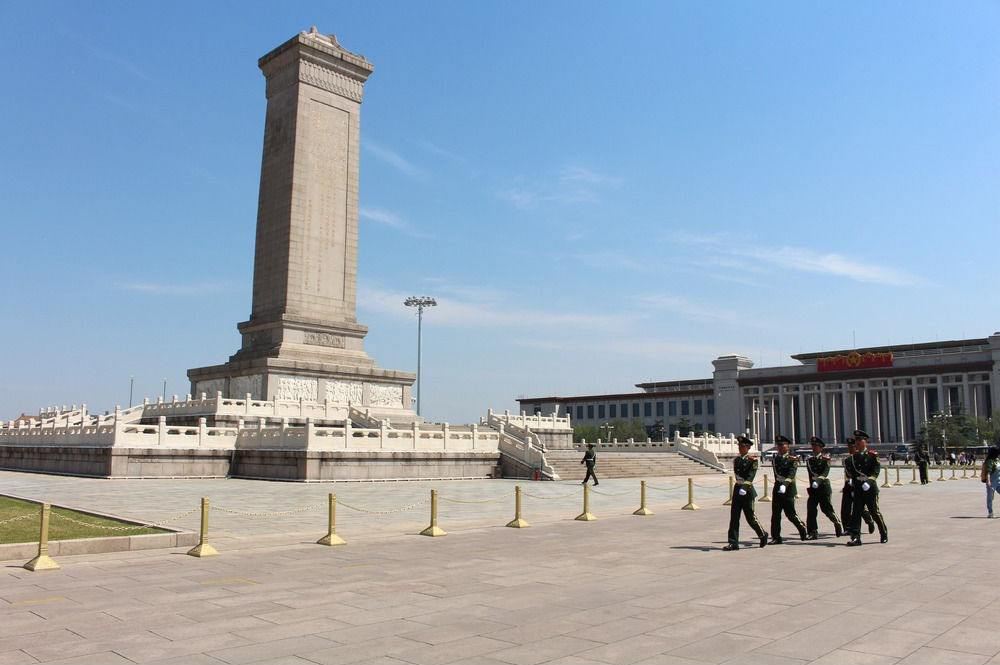 人民解放纪念碑,又名"抗战胜利纪功碑", 简称"解放碑".