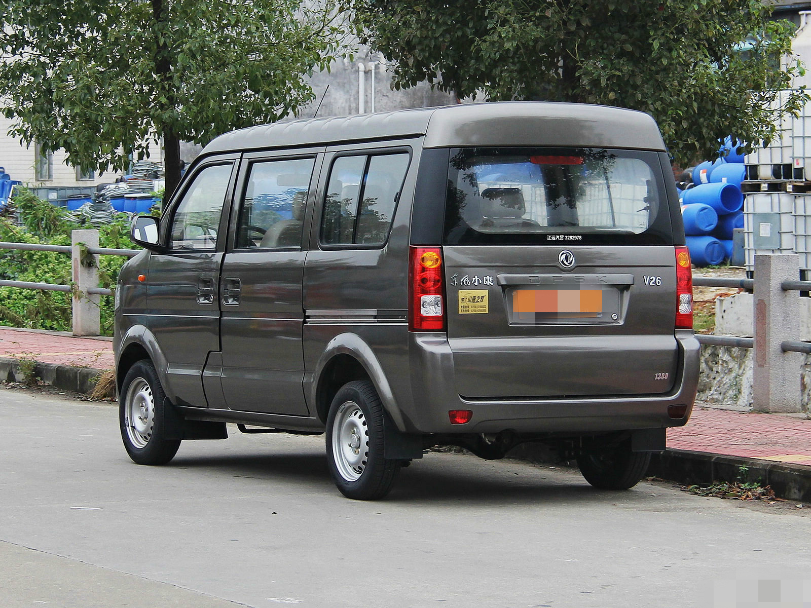 领你欣赏东风小康v26的霸气外观