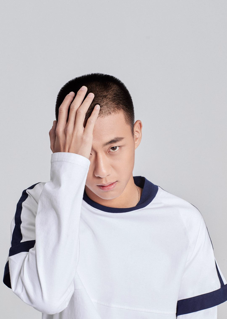 高至霆冬日时尚大片 青春洋溢展暖痞型男魅力