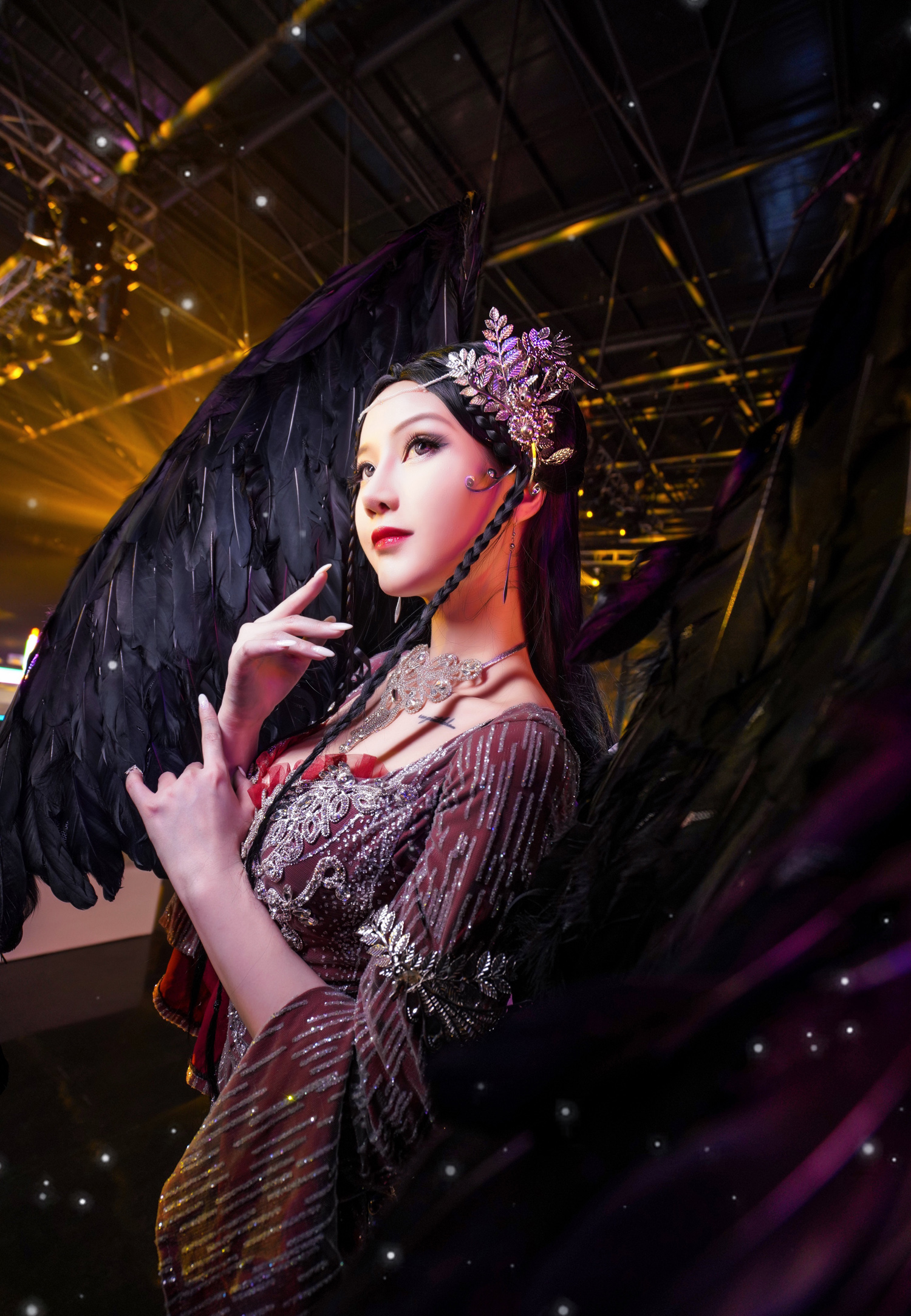 国人漂亮小姐姐cos两个游戏角色人物!造型华丽真是漂亮又帅气!