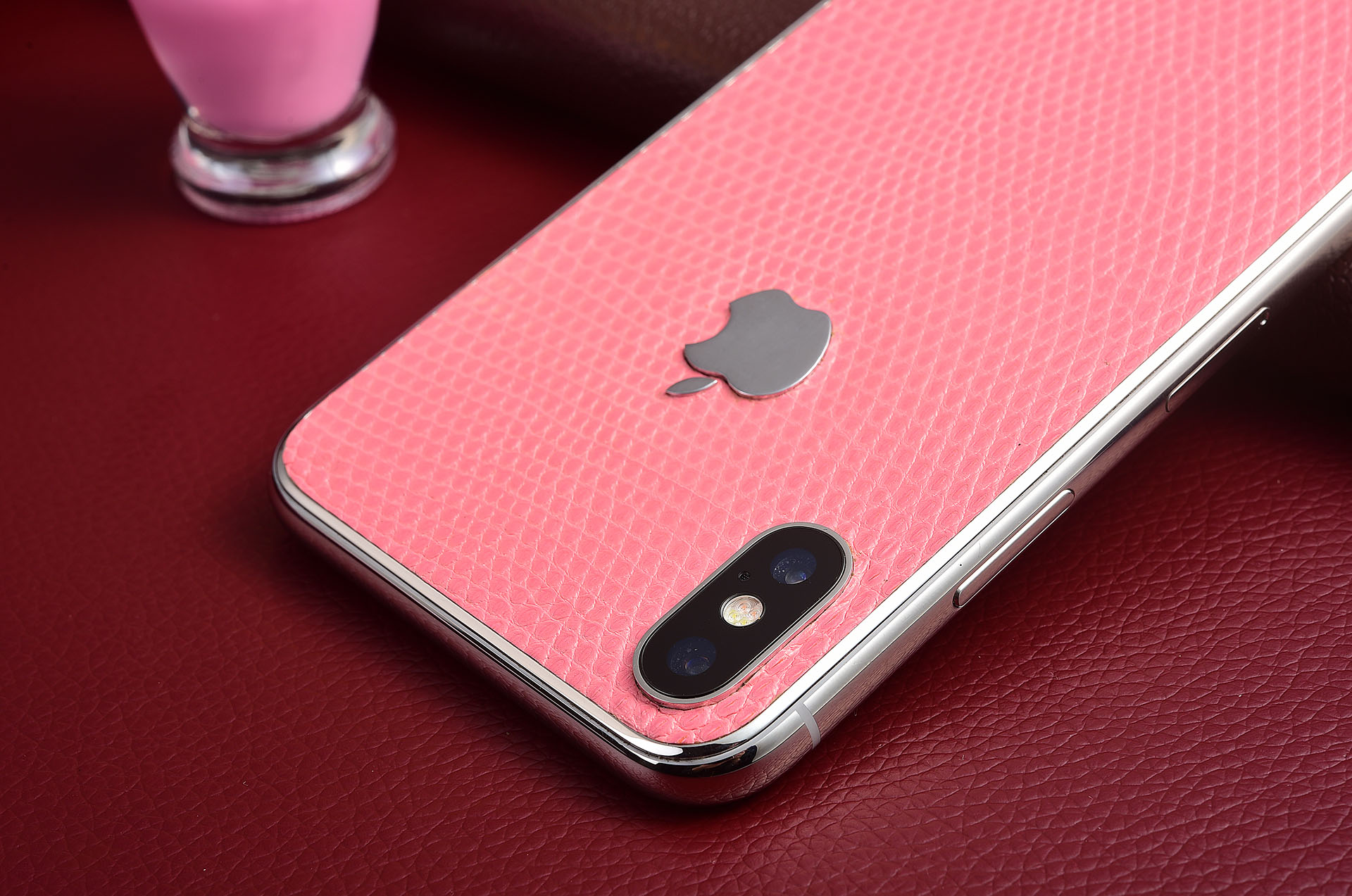 这款粉色蜥蜴皮定制版iphone x一经推出,少女心们表示不淡定了!