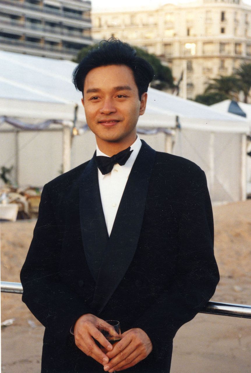 千人千面张国荣#  #热点议事庭# 张国荣经典演绎:永恒的音乐传奇*