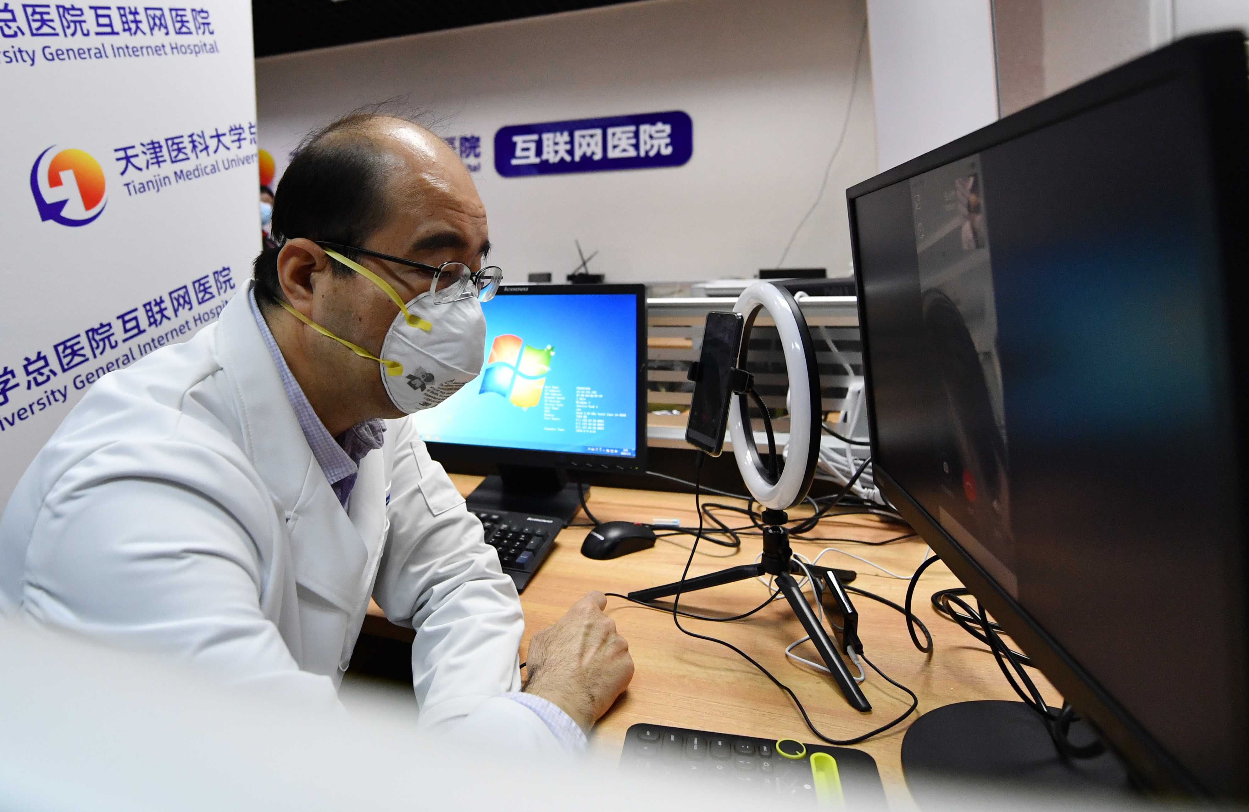 包含东直门医院代挂专家号加代问诊院内设备操作指导，轻松应对就医的词条