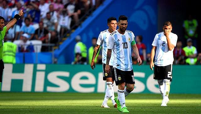 梅西回归一样要输球,看到阿根廷后防线的渣,国足笑了!
