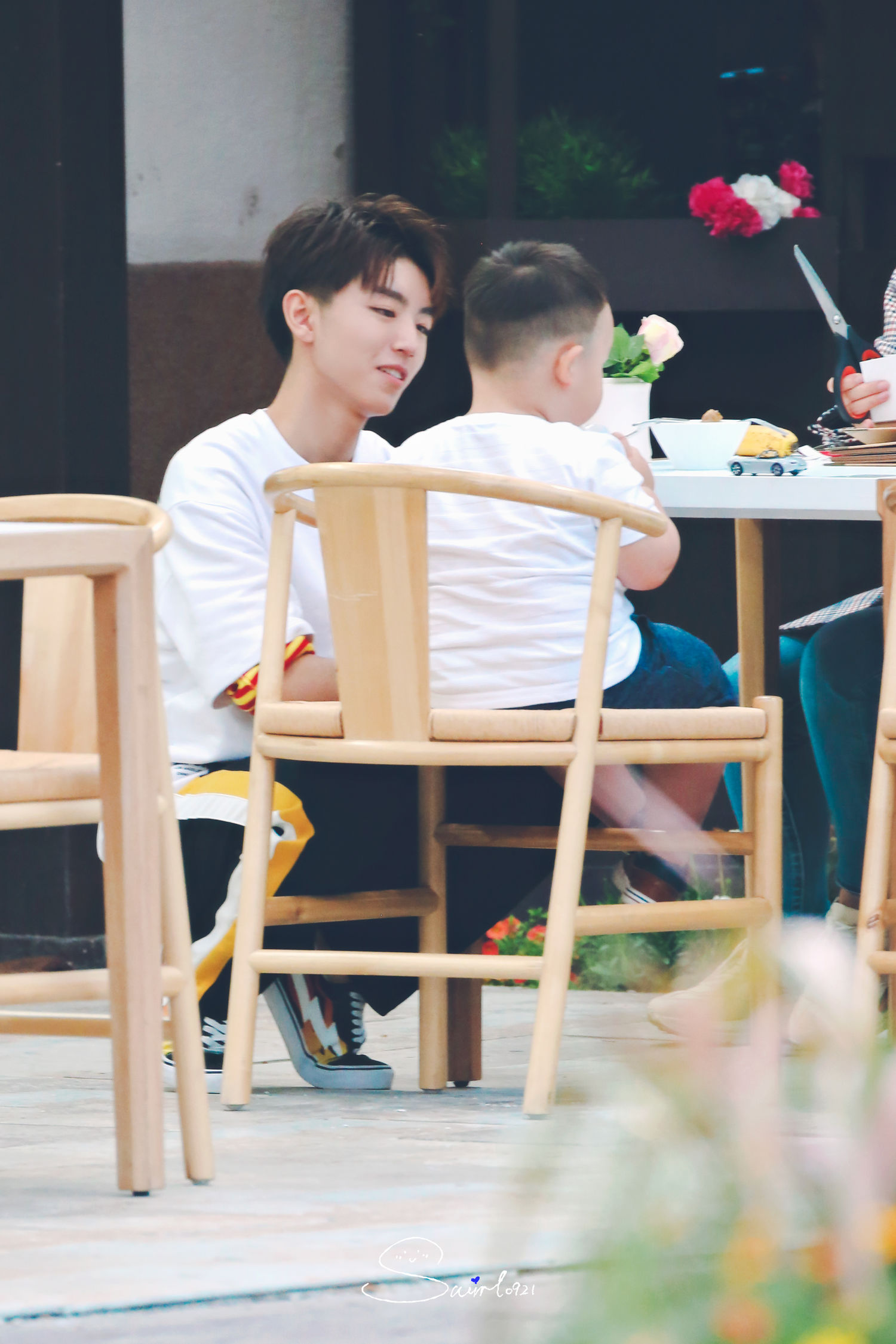 中餐厅凯大厨升级当叔叔  男友力爆表一把抱起胖萌娃