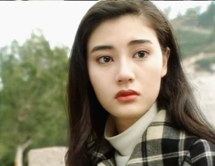 李嘉欣和张曼玉的现状对比,一眼看出婚姻对女人的重要