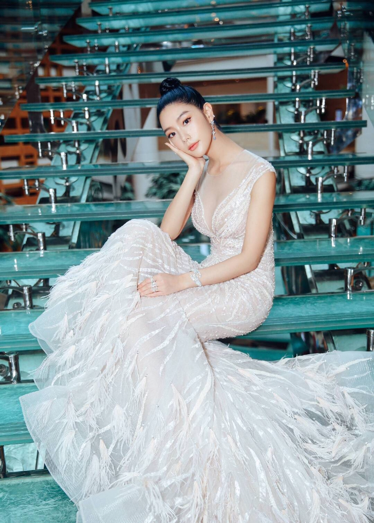 恭喜,33岁"亚洲第一美女"克拉拉宣布结婚,未婚夫是圈外人!