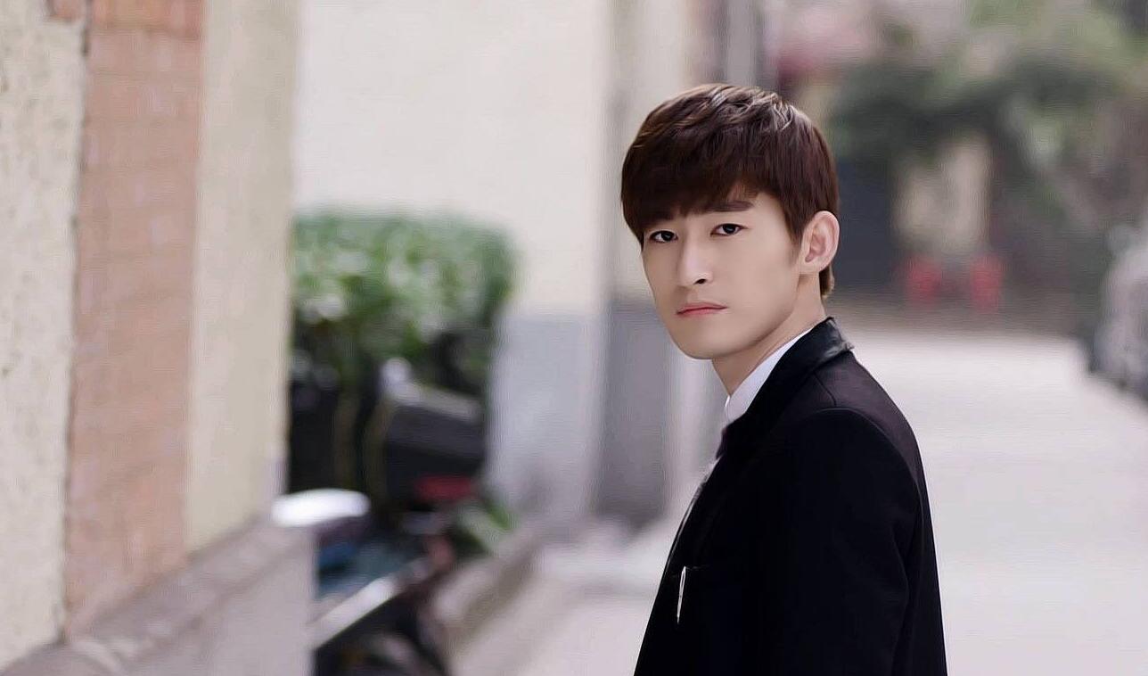 曾经的慕容云海,今日的张制片,张翰走红不仅因为好看!