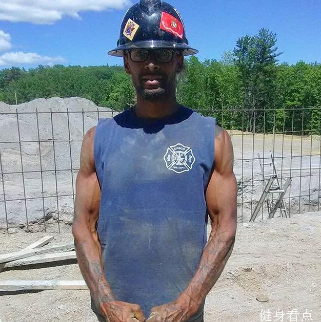 钢筋工的肱二头肌,搬运工的强悍体能,民工的肌肉一样很强壮