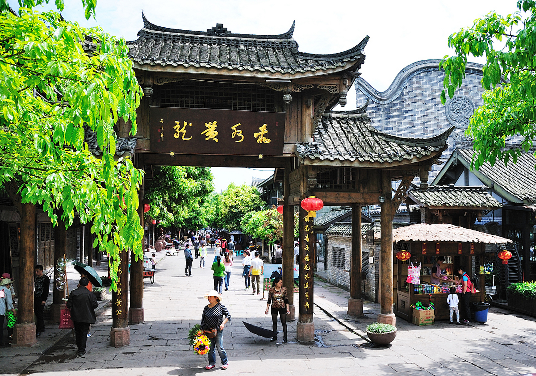 黄龙溪古名"赤水",《华阳县志》载:"黄龙所见地,昔属武阳,今属治境,故