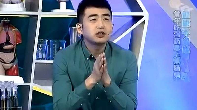 小伙给美女下泻药 结果美女直接拉裤兜子里了