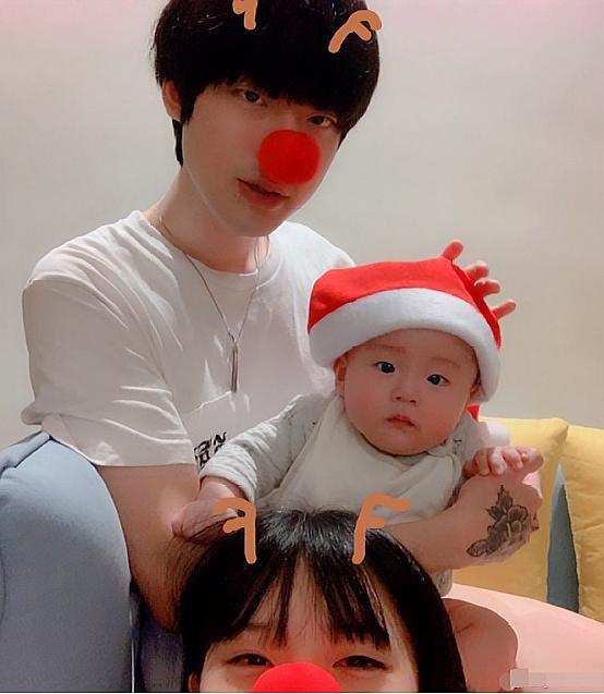 we大舅子结婚照被网友曝出?整容不存在的,一家子都是神仙颜值