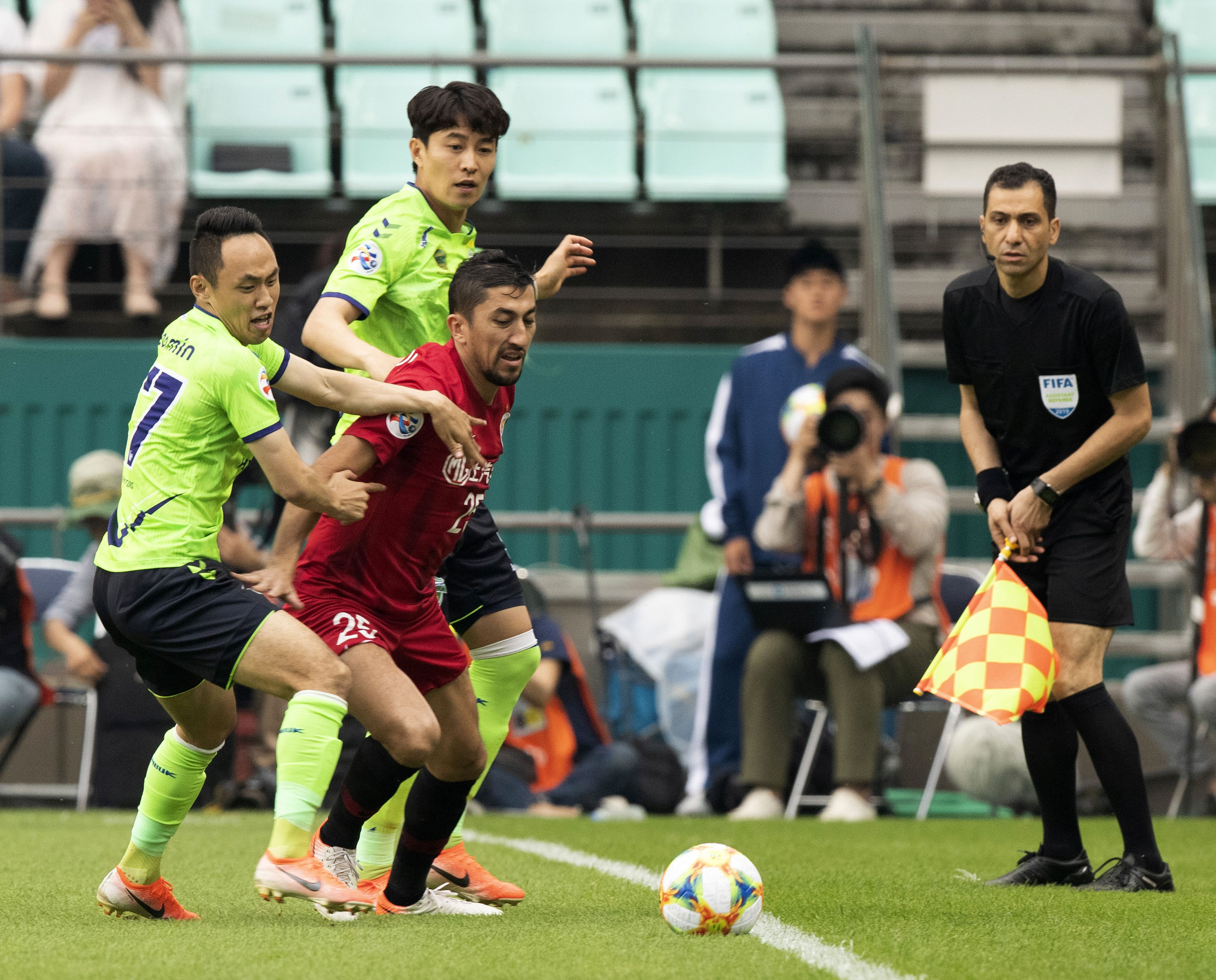 上港客场点杀全北现代晋级亚冠八强