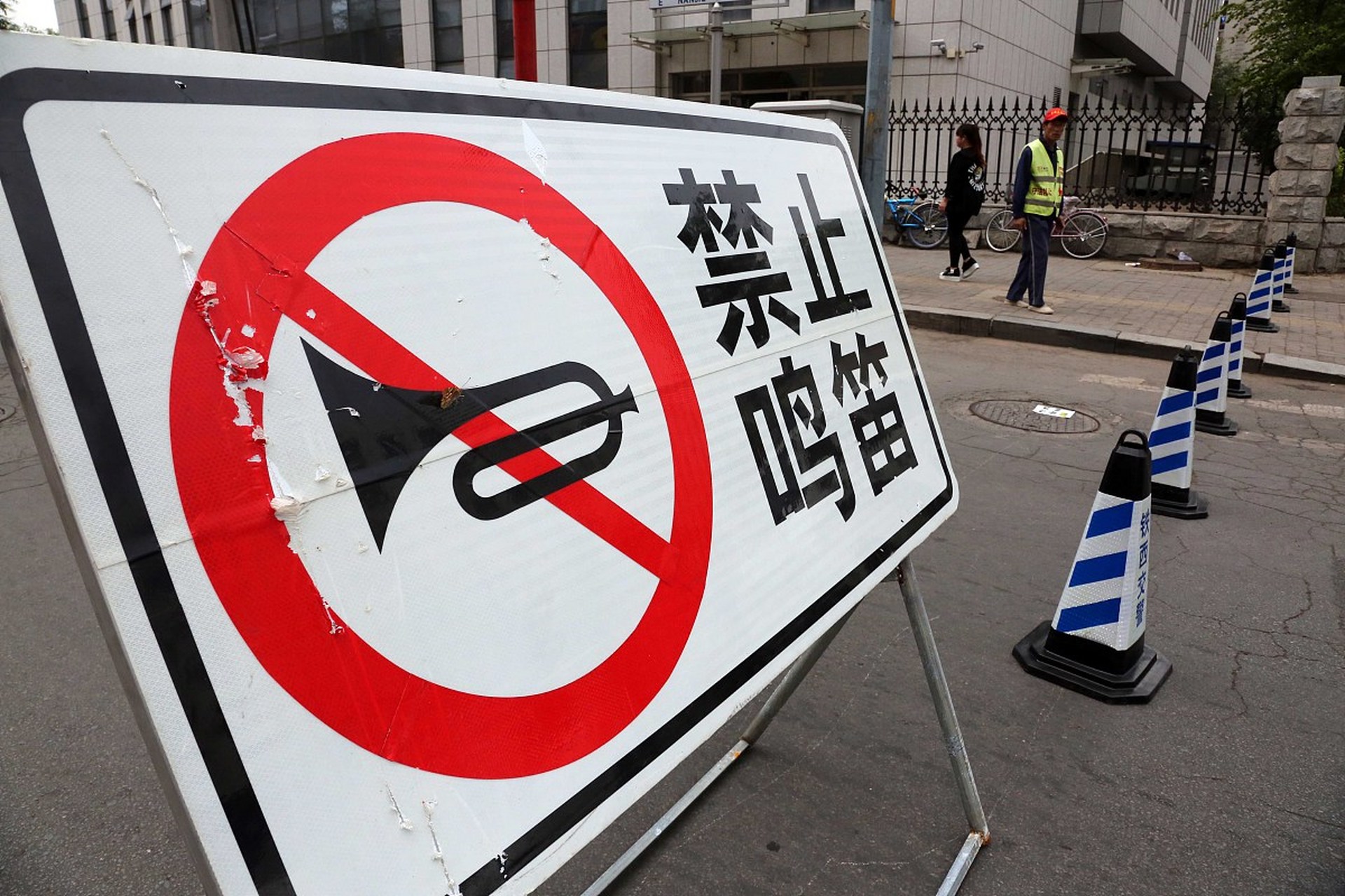 长沙市区内所有道路机动车禁止鸣喇叭,自2015年9月15日起实施,鸣喇叭