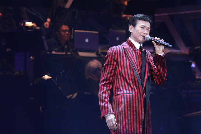 72岁郑少秋花样穿西装载歌载舞帅翻天,网友:说他40我也信!