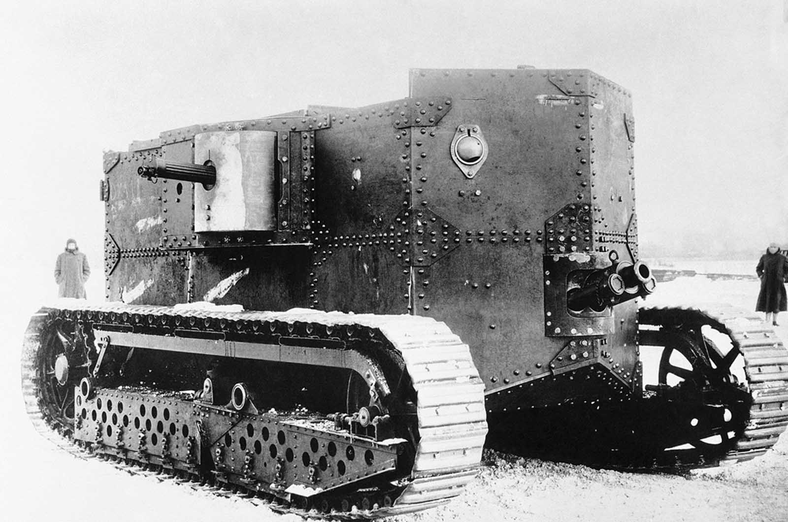 一战时期新式武器老照片,美国首款坦克又丑又笨重,效率很低