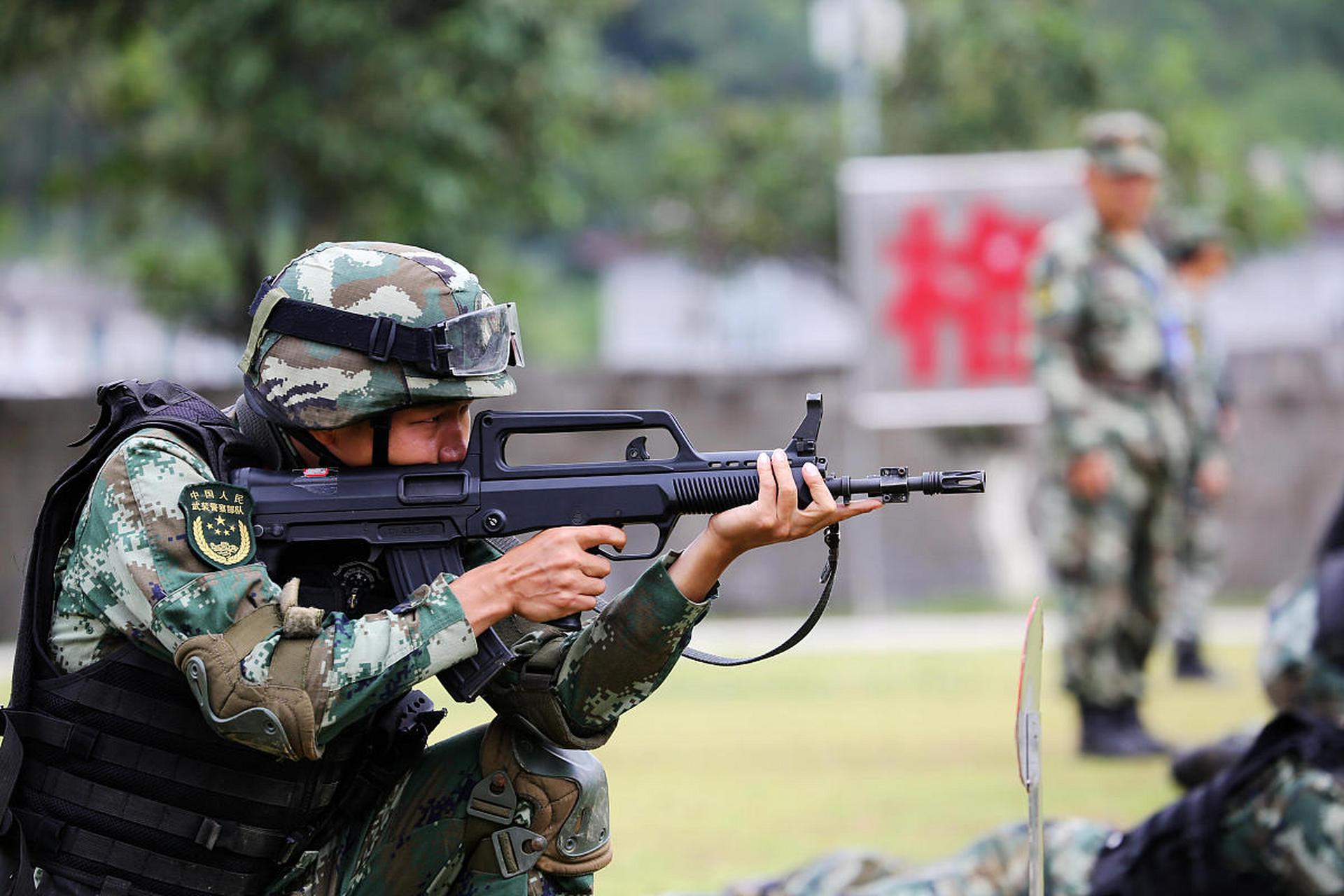 全军最牛逼的步枪射手是南昌陆军学院的一个教员,忘了姓啥了,看视频