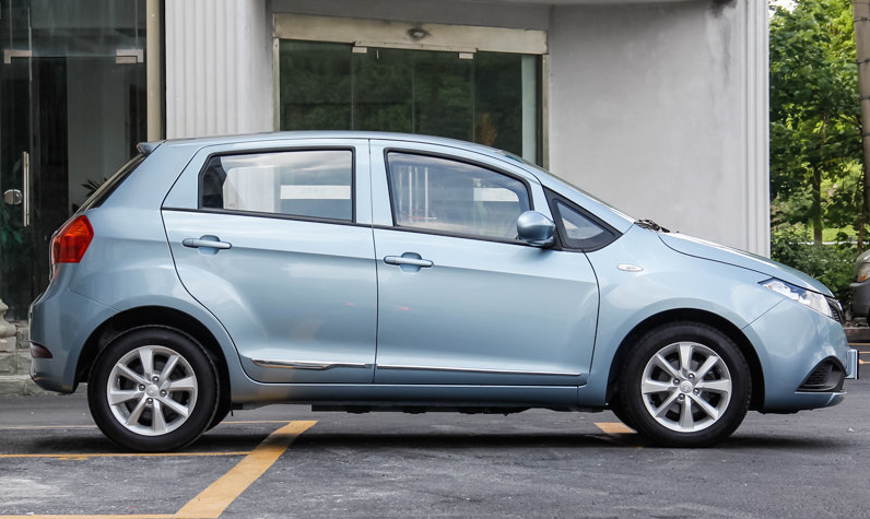 全球鹰k17整车的设计简约,立体感十足,给人一种很高档的感觉