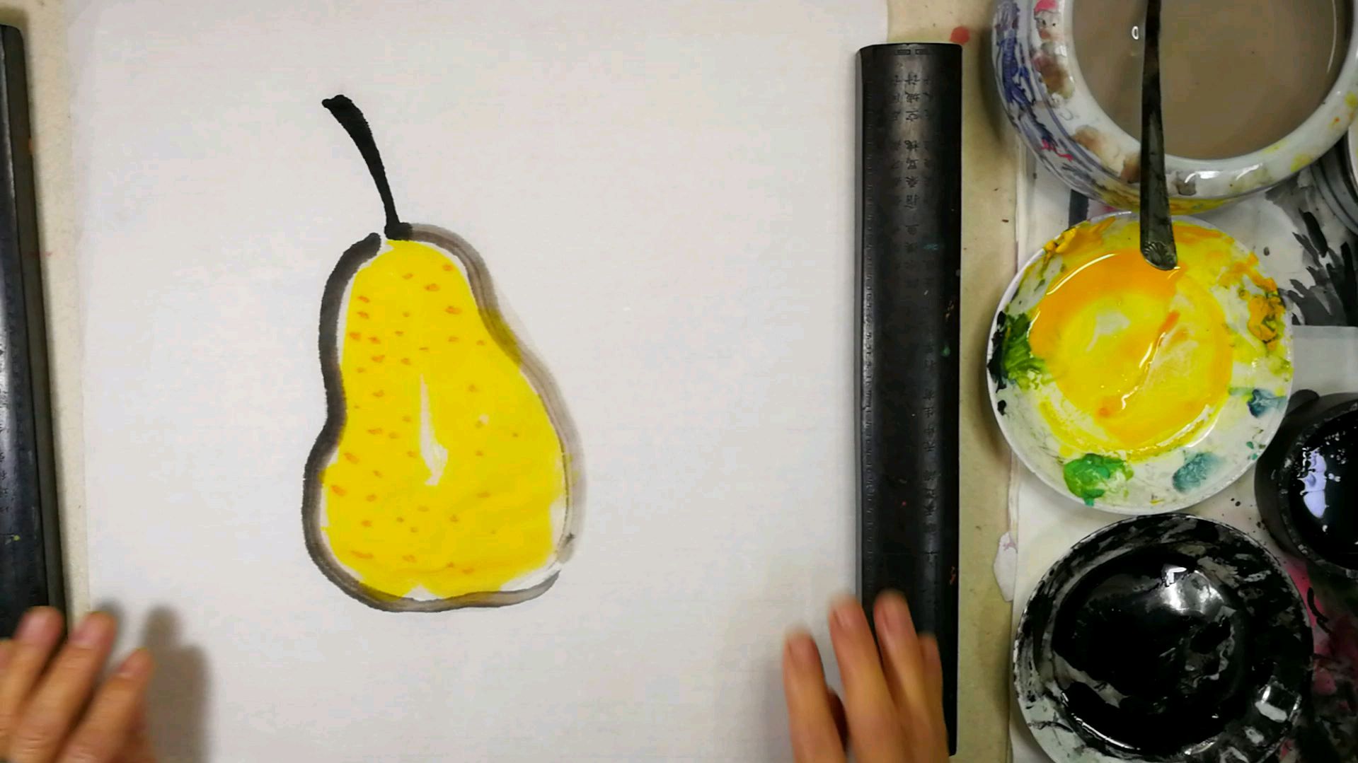 国画基础教程蔬果篇。鸭梨画法:分步骤讲解